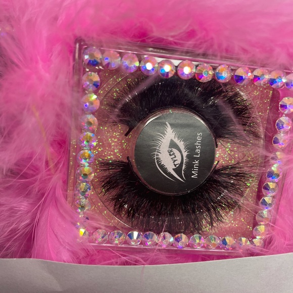 Tyler Eyez Mink Eyelashes “Extra Extra “ - Picture 2 of 14